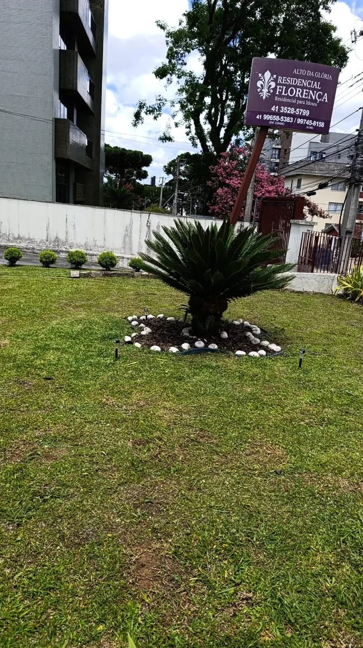 Jardim e placa da Florença Alto da Glória