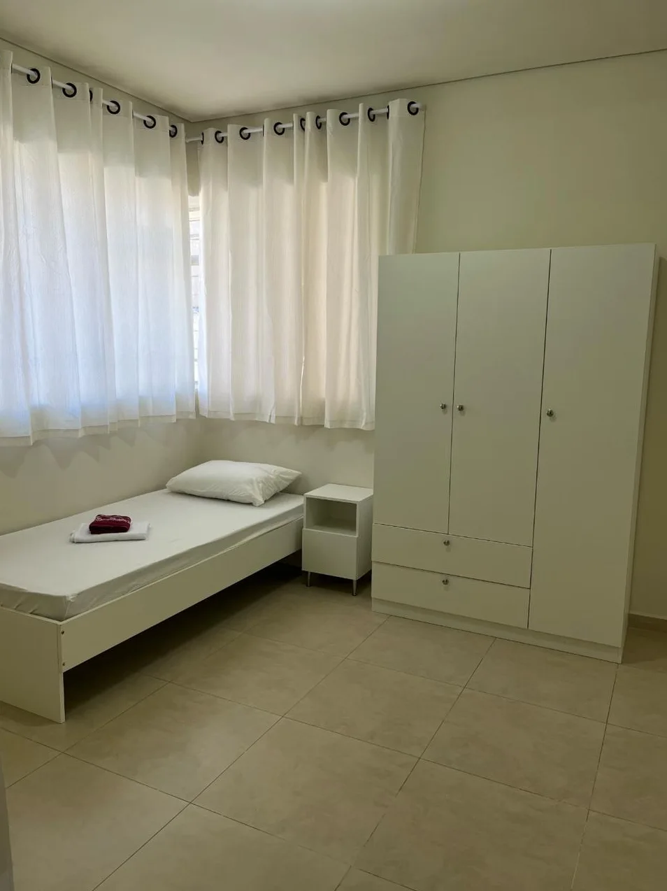 Quarto com armário