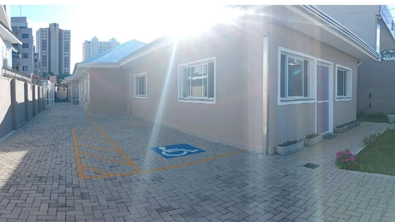 Entrada e pátio da casa